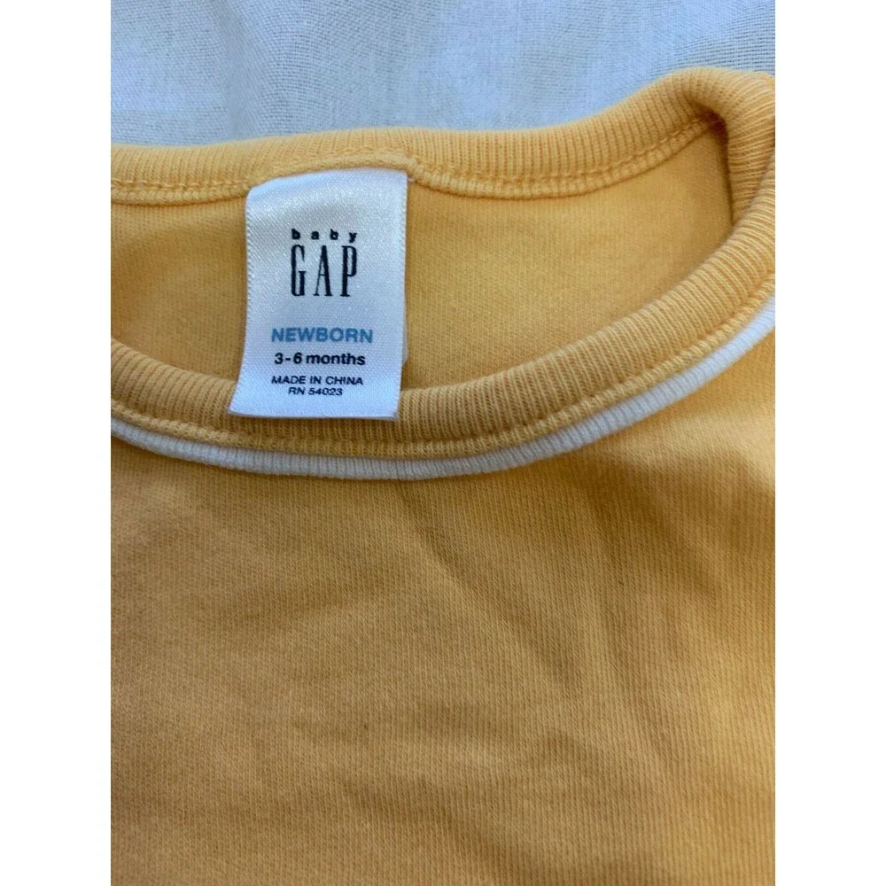 GAP GIRLS COTTON ROMPER SIZE 3-6 MONTHS